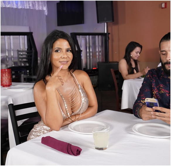 Rose Monroe – Tip The Waiter Again [Openload Streaming]