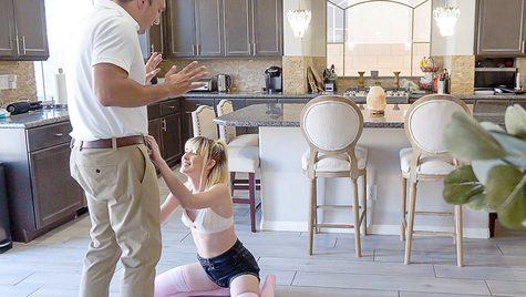 Jessie Saint – Step Daughter’s Instant Orgasm